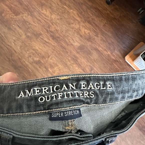 Women’s American Eagle black distressed skinny jeans size 8 - Picture 4 of 5